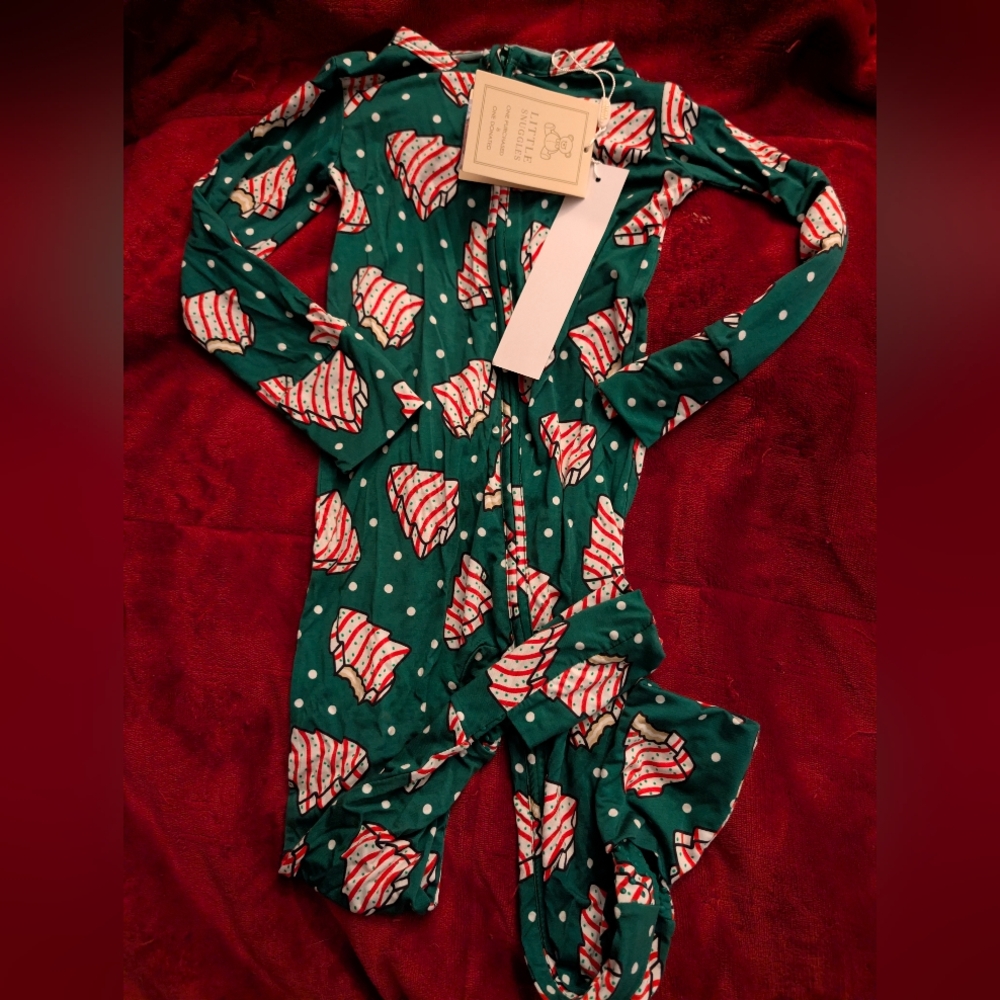 💥 NWT Little Snuggles sz4 One Piece